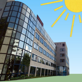 Sonnenschutzfolien von Delta Werbetechnik an einem Gebäude mit Glasfassade